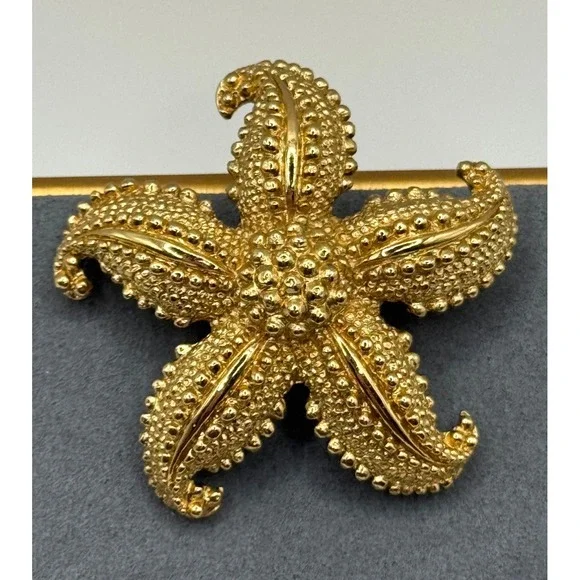 Vintage Monet Brooch Gold Tone Starfish Sea Life Beach Theme Pin