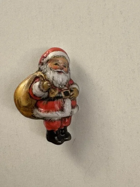 Vintage Christmas Hallmark Santa Carrying Sack of Toys Lapel Pin MM7
