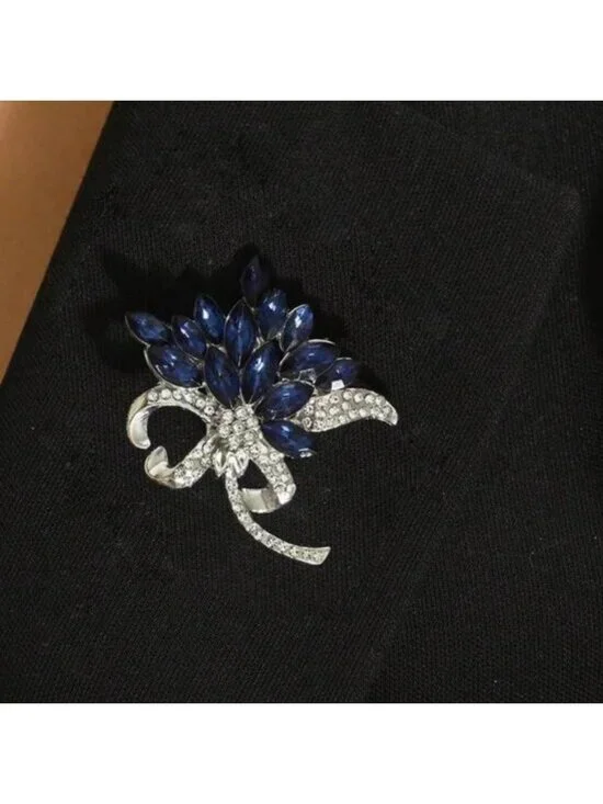 Diamond flower brooch Q667