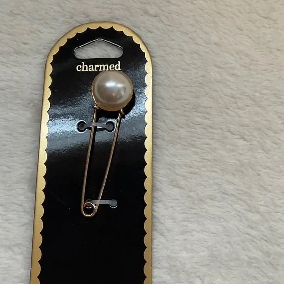 Pearl Elegant Gold and Cream Brooch