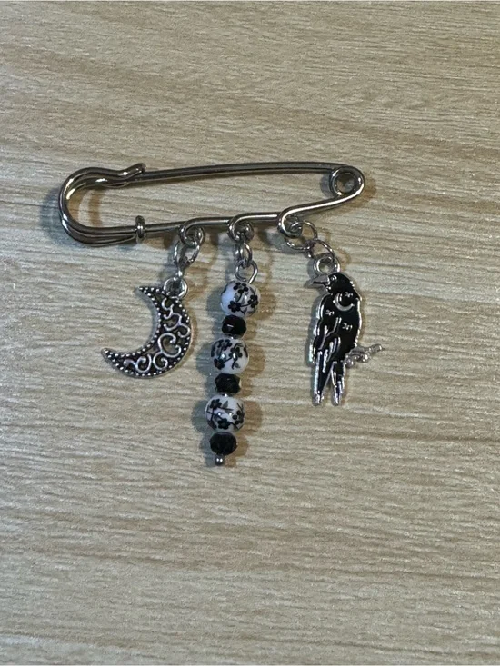 🌙 🐦‍⬛ Spooky with Beauty! Silver-Tone Charm Safety Pin Brooch