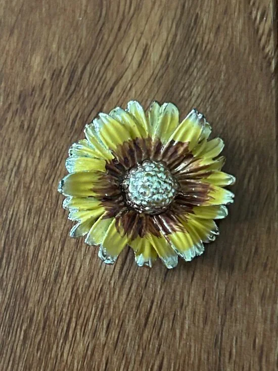 Vintage 1960s Yellow Enamel Daisy Brooch | Floral Pin | Mid-Century Flower Jewel