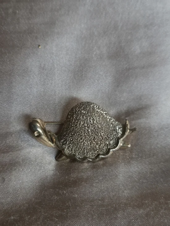Vintage Goldtone Texture Turtle Brooch Pin