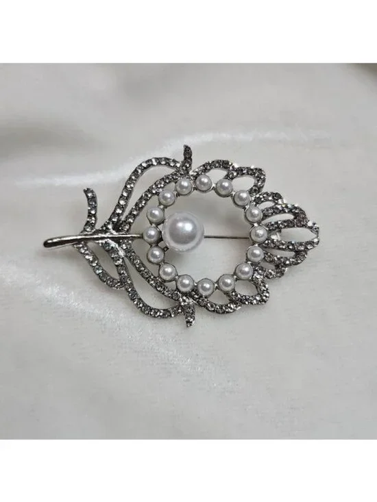 Women's Silver Rhinestone Pearl Feather Brooch Retro Style Pin Rhinestone NWOT