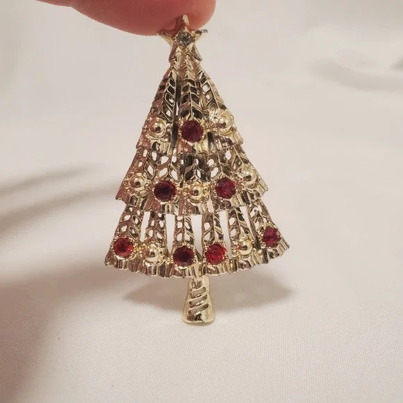 Vintage Gold Tone Christmas Tree Brooch Red Rhinestone Star Holiday Pin Festive