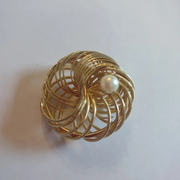Vintage Women's spiral faux pearl ESTATE brooch pin