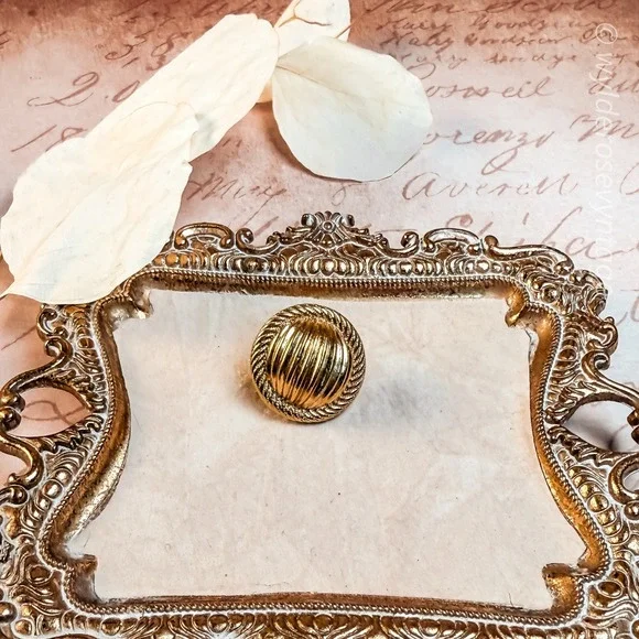 Gold‎ Vintage Brooch Pin