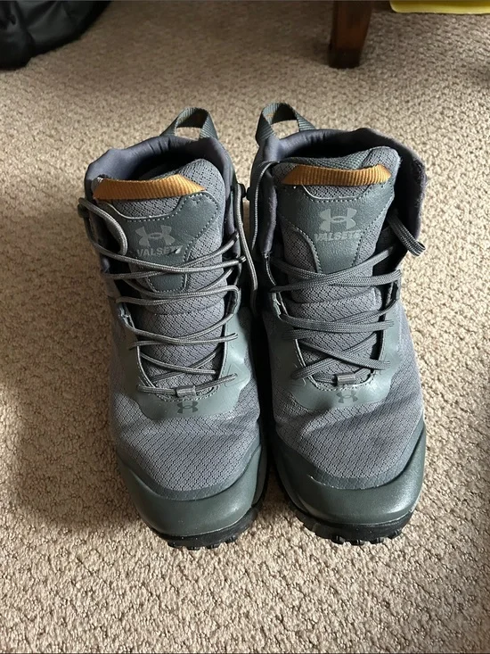 Men’s Under Armor Valsetz Hiking Boots - size 10.5