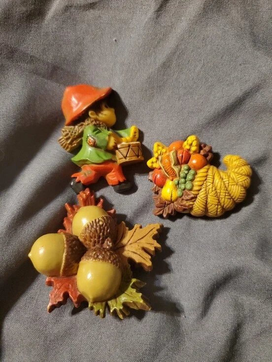 Vintage Hallmark holiday themed 3 piece plastic lapel pins