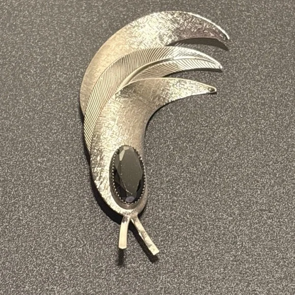 Unbranded‎ Feather Brooch Women OS Silver Black Excellent Vintage Layered Plume