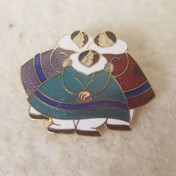 Barbara‎ Lavallee Cloisonne enamel Pin Inuit ladies Hug Arctic Native American