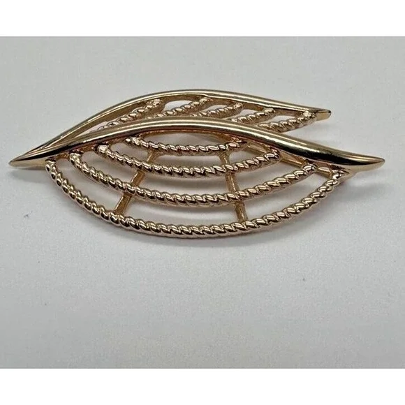 Vintage Trifari Leaf Brooch Gold‎ Tone Leaves Fall Autumn