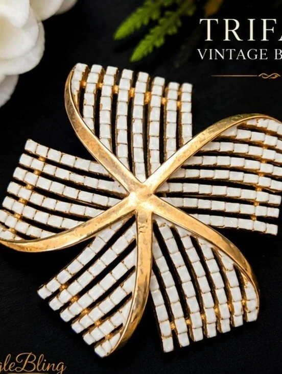 Vintage Signed Trifari White Enamel Gold Tone Brooch Mid Century Modern Abstract