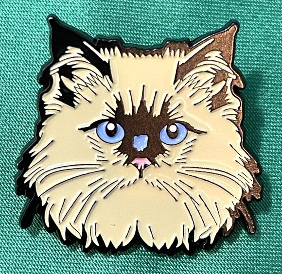 NWOT Beige Persian Cat Enamel Lapel Pin Brooch Blue Eyes Cute Kawaii