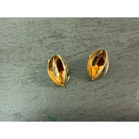 Vintage Gold Tone Sculptural Pod Stud Earrings Modernist Folded Design Post Back