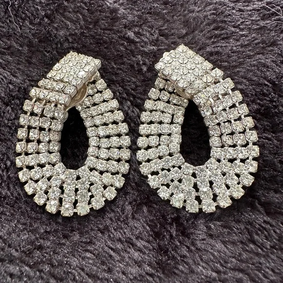 Elegant Silver Vintage Teardrop Earrings clip on