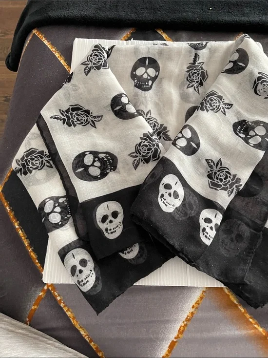 Black and White Skull Print Lightweight Scarf