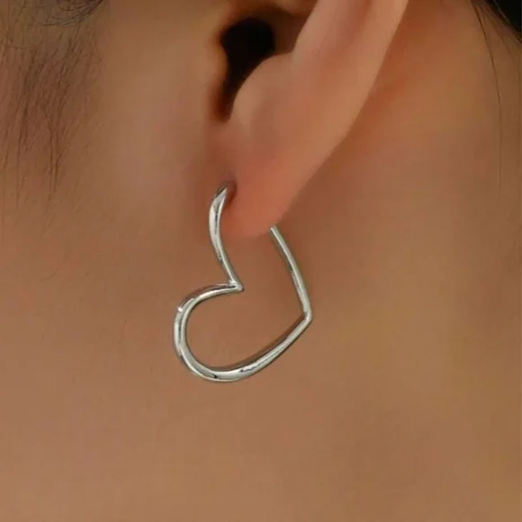 Silver Heart Earrings‎