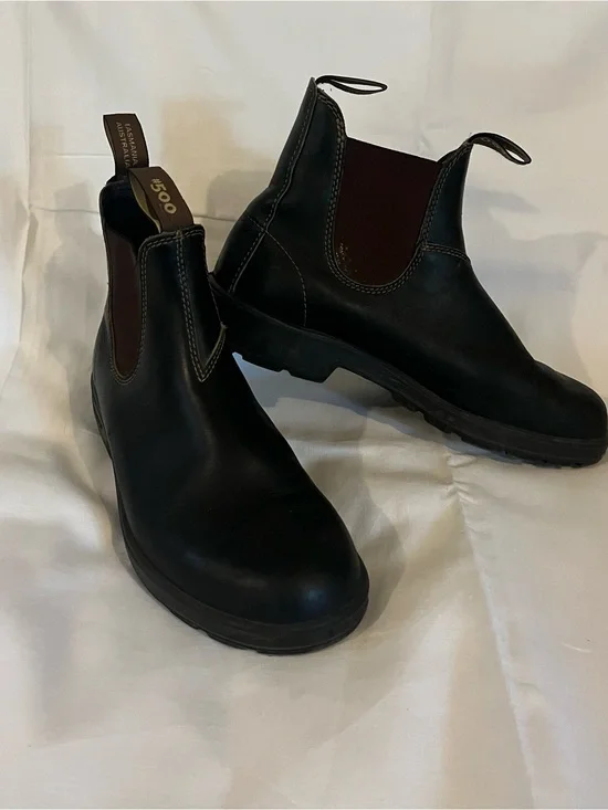 Blundstone Black Leather Chelsea Boots with Brown Elastic Panels