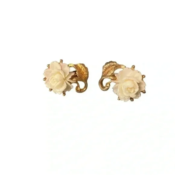 Vintage white‎ flower clip on earrings