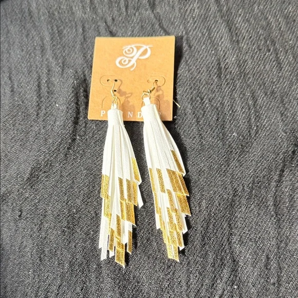 ‼️NWT Plunder White and Gold Layered Earrings
