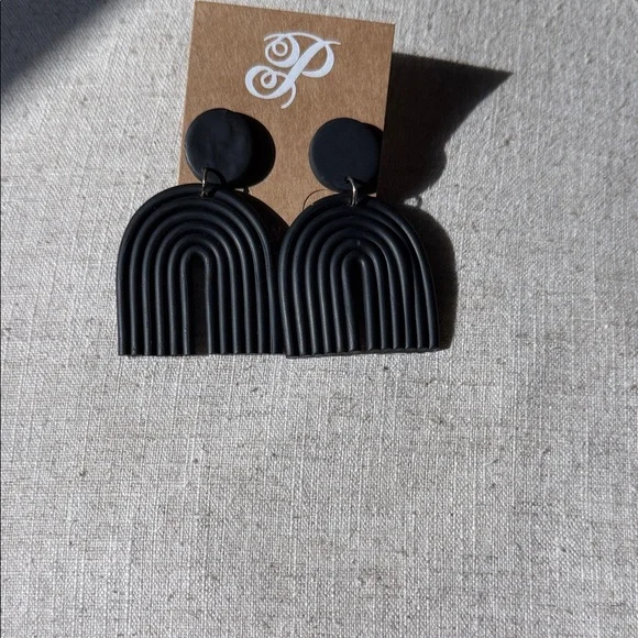 ‼️Nwt Plunder Black Arch Earrings