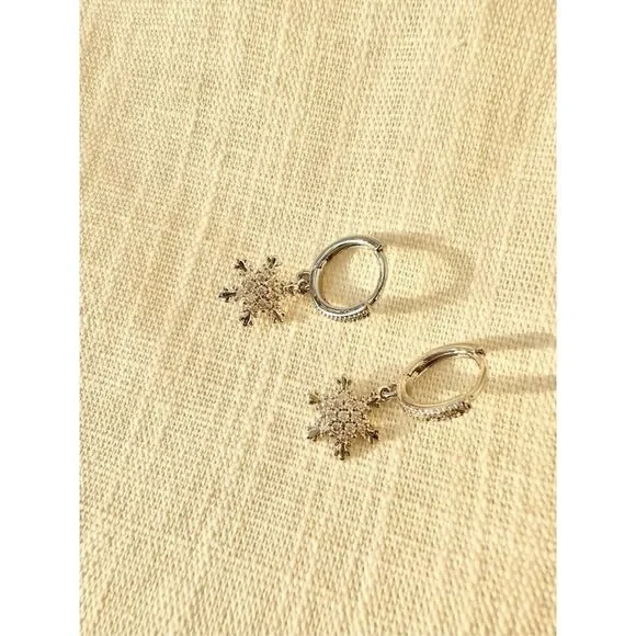 Snowflake cubic zirconia dainty dangle earrings