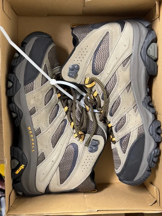 Brand new in the box Merrell Moab 3 MID size 8W in Walnut color hiking boots