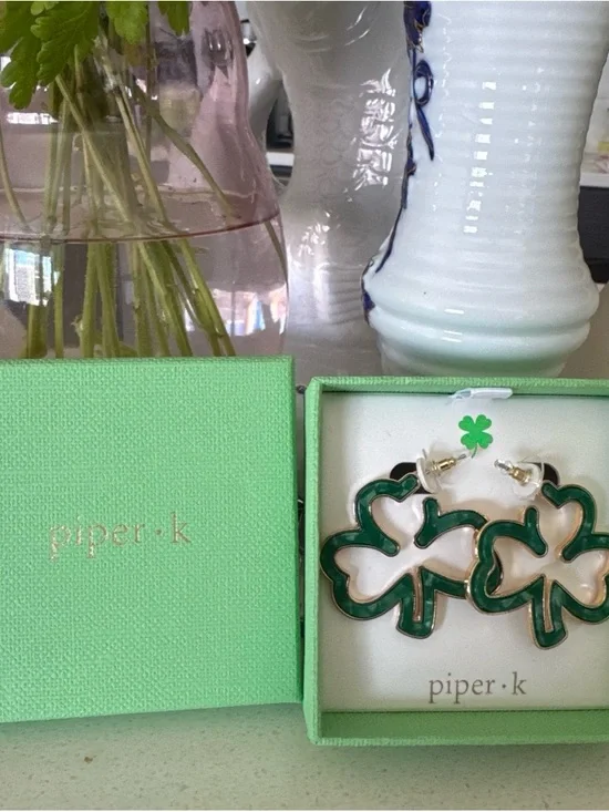 piper·k Green Clover Outline Earrings