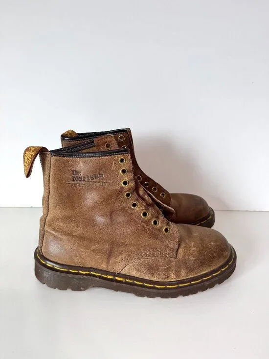 Vintag Dr. Martens Air Wair England Boots 