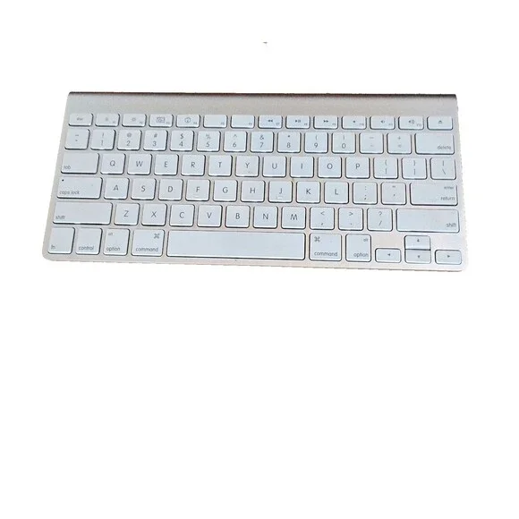 Apple Wireless Keyboard Bluetooth Battery Powered Silver Aluminum A 1314 Slim