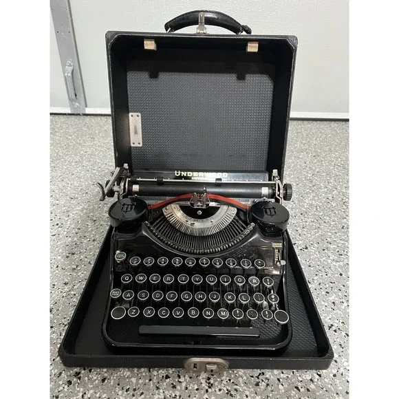 Vintage Underwood Universal Typewriter w Case Black Tested Works