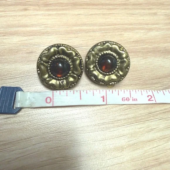 Vintage Gold Tone Amber Cabochon Floral Clip On Earrings Ornate Round Studs 1