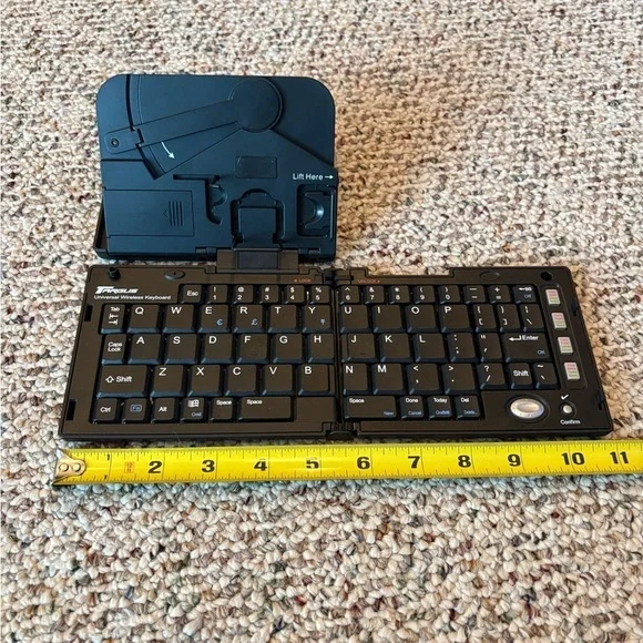 Targus Model PA870 Portable Folding Keyboard. Y2K