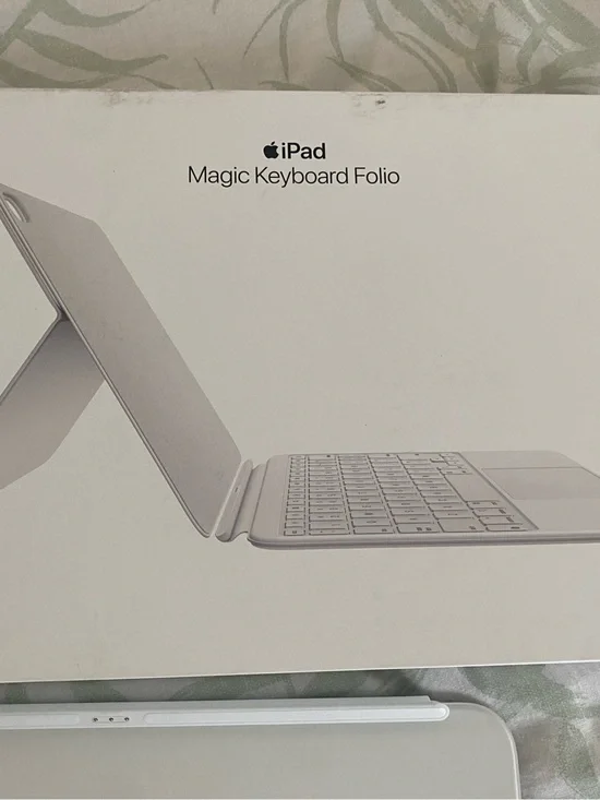 Apple Magic Keyboard Folio - White/Silver - 10th Generation