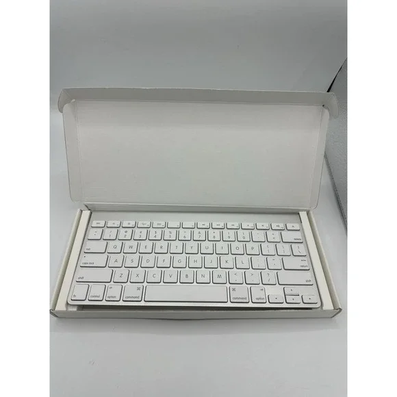 Apple Wireless Keyboard A1314 MC184LL/B Bluetooth Silver w/ Original Box Tested
