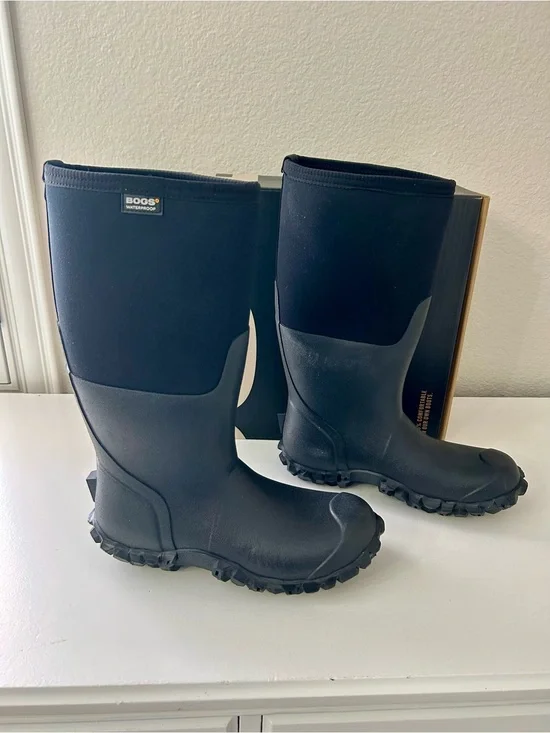 Bogs Mesa Men’s Waterproof Boots, size 8, NEW