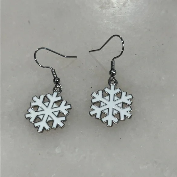 Elegant Snowflake Earrings in White and Silver