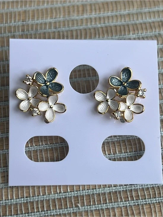 ⭐️-Gold Floral Cluster Stud Earrings with Blue & White with crystal-gold finish