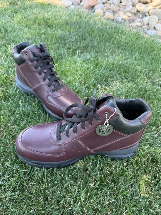 Nike ACG Air Max Goadome Leather Hiking Boots Burgundy Mens Size 10 New W/O Tag.