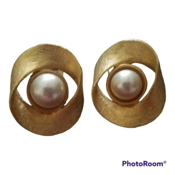 Vintage Gold Circle with Pearl Center Pierced Earrings
