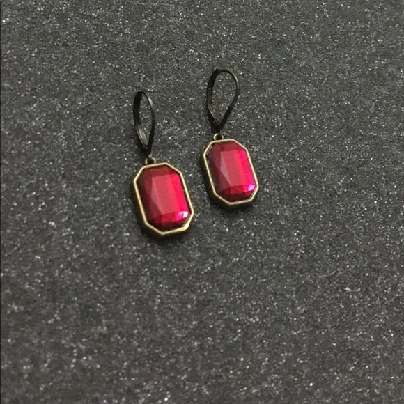 🌺 🚦3-$25🚦New Red w/Antique Gold Color Earrings