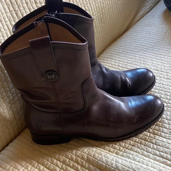 Frye Women's Melissa Button Short Boots Dark Brown Size 7 M