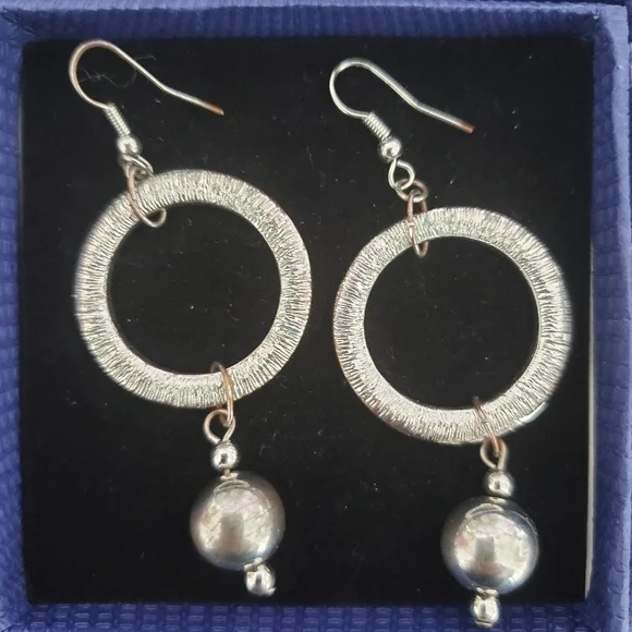 Silver Earrings‎