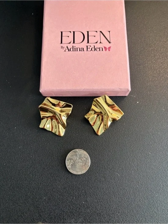 Adina Eden Shiny Gold Sculpted Wave Stud Earrings