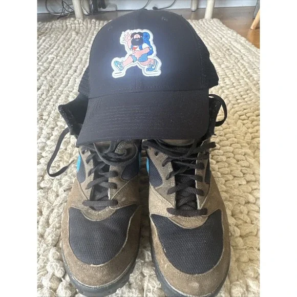 Nike Hikers Size 9 Unisex With Nike Hiker‎ Guy Hat Combo Deal
