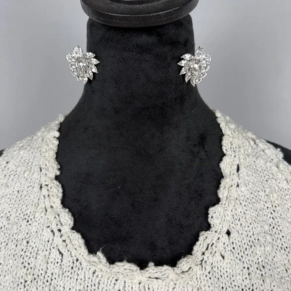 Vtg MONET Clip On Earrings Silver Tone Pear Cut Rhinestone Crystal Cluster EUC‎