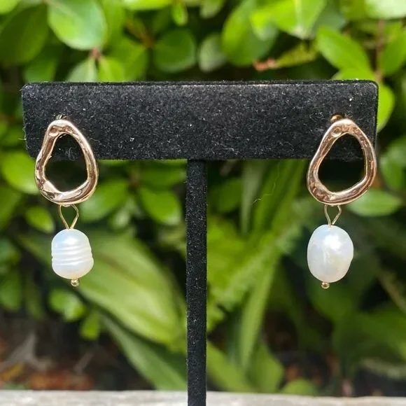 NWOT Amber Sceats Lorna 18k Gold-Plated/Freshwater Pearl Dangle Earrings Revolve