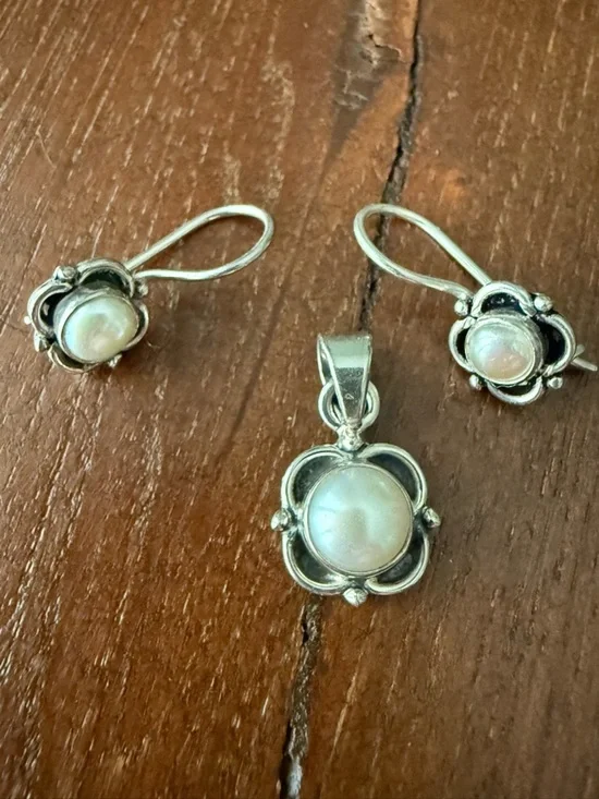 Sterling Silver Pearl Floral Pendant and Earrings Set - White NWOT