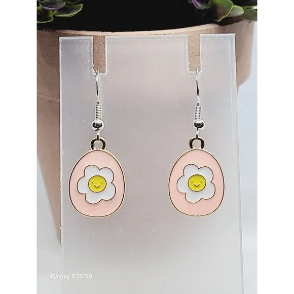 Pink Enamel Smiley Face Daisy‎ Flower Oval Drop Earrings Gold Tone Dangle